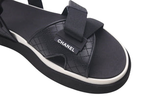 極美品 CHANEL シャネル ココマーク サンダル 23年 ブラック ホワイト マトラッセ ロゴ レザー ファブリック G45084 サイズ44 中古 4c072675