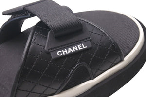 極美品 CHANEL シャネル ココマーク サンダル 23年 ブラック ホワイト マトラッセ ロゴ レザー ファブリック G45084 サイズ44 中古 4c072675