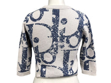 Load image into Gallery viewer, Christian Dior クリスチャンディオール ニット セーター 21FW ロゴプリント キッズ タグ切れ ホワイト ブルー 美品 中古 4c072712