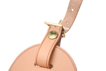 Load image into Gallery viewer, 新品未使用 LOUIS VUITTON ルイヴィトン 村上隆 M95774 モノグラモフラージュ キーポル・バンドリエール55用 ネームタグ ポワニエ 鍵カデナセット 中古 4c072715