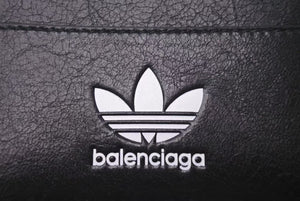 新品未使用 BALENCIAGA × ADIDAS バレンシアガ アディダス カードケース 721895 ラムスキン ブラック 中古 4c072733