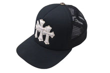 Load image into Gallery viewer, CHROME HEARTS クロムハーツ TRUCKER CAP トラッカーキャップ セメタリーレザーパッチ メッシュキャップ ブラック ホワイト 美品 中古 4c072758