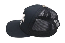 Load image into Gallery viewer, CHROME HEARTS クロムハーツ TRUCKER CAP トラッカーキャップ セメタリーレザーパッチ メッシュキャップ ブラック ホワイト 美品 中古 4c072758