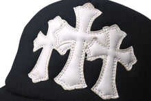 Load image into Gallery viewer, CHROME HEARTS クロムハーツ TRUCKER CAP トラッカーキャップ セメタリーレザーパッチ メッシュキャップ ブラック ホワイト 美品 中古 4c072758