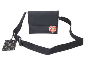 極美品 LOUIS VUITTON x NIGO ルイヴィトン ニゴー 22SS ショルダーバッグ モノグラムドリップ トリオポーチ M81013 ブラック 中古 4c072769