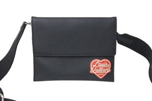 極美品 LOUIS VUITTON x NIGO ルイヴィトン ニゴー 22SS ショルダーバッグ モノグラムドリップ トリオポーチ M81013 ブラック 中古 4c072769