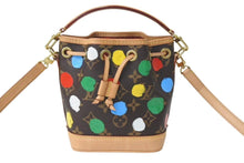 Load image into Gallery viewer, 極美品 LOUIS VUITTON ルイヴィトン 草間彌生コラボ ショルダーバッグ モノグラム ナノノエ M81863 ブラウン 中古 4c072776