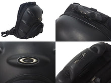 Load image into Gallery viewer, OAKLEY オークリー ATOMIC BOMB アトミックボム リュックサック バックパック ポリエステル ブラック シルバー金具 美品 中古 4c072777