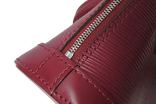 Load image into Gallery viewer, 極美品 LOUIS VUITTON ルイヴィトン エピ アルマBB 2WAY バッグ M40851 フューシャ 赤紫 ショルダーバッグ ハンドバッグ レザー シルバー金具 中古 4c072825