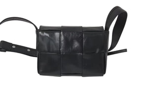 極美品 BOTTEGAVENETA ボッテガヴェネタ キャンディカセット ショルダーバッグ マキシイントレチャート ブラック P01134354K 中古 4c072838