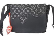 Load image into Gallery viewer, 極美品 LOUIS VUITTON ルイヴィトン NIGOコラボ ブサス トーキョー ショルダーバッグ モノグラムドリップ M45971 ブラック 中古 4c072863