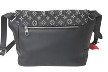 Load image into Gallery viewer, 極美品 LOUIS VUITTON ルイヴィトン NIGOコラボ ブサス トーキョー ショルダーバッグ モノグラムドリップ M45971 ブラック 中古 4c072863