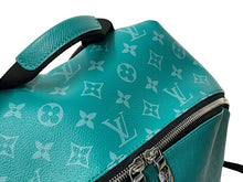 Load image into Gallery viewer, LOUIS VUITTON ルイヴィトン ディスカバリー リュック バックパック M30227 タイガラマ グリーン系 PVC レザー 美品 中古 4c072866