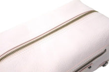Load image into Gallery viewer, BALENCIAGA バレンシアガ クラッチバッグ 439714 5811 イタリア製 レザー ピンク アンティークゴールド金具 美品 中古 4c072869