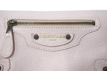 Load image into Gallery viewer, BALENCIAGA バレンシアガ クラッチバッグ 439714 5811 イタリア製 レザー ピンク アンティークゴールド金具 美品 中古 4c072869