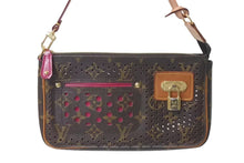 Load image into Gallery viewer, 極美品 LOUIS VUITTON ルイヴィトン アクセサリーポーチ モノグラムペルフォ ポシェットアクセソワール M95183 ブラウン 中古 4c073008