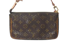 Load image into Gallery viewer, 極美品 LOUIS VUITTON ルイヴィトン アクセサリーポーチ モノグラムペルフォ ポシェットアクセソワール M95183 ブラウン 中古 4c073008