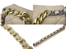 Load image into Gallery viewer, 極美品 CHANEL シャネル19 2WAYシングルフラップマトラッセチェーンショルダーバッグ 30番台 ラムスキン ベージュ ゴールド 中古 4c073031