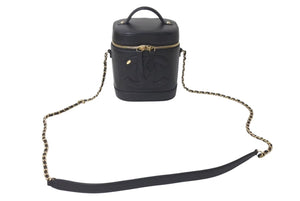 CHANEL シャネル 縦型 バニティ チェーンショルダーバッグ ココマーク ラムスキン ブラック ゴールド金具 美品 中古 4c073081