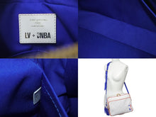 Load image into Gallery viewer, 新品未使用 LOUISVUITTON ルイヴィトン LVxNBA ナイル メッセンジャーPM 2021CR ショルダーバッグ M45583 ホワイト ブルー レッド 中古 4c073086