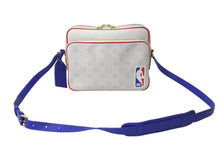 Load image into Gallery viewer, 新品未使用 LOUISVUITTON ルイヴィトン LVxNBA ナイル メッセンジャーPM 2021CR ショルダーバッグ M45583 ホワイト ブルー レッド 中古 4c073086