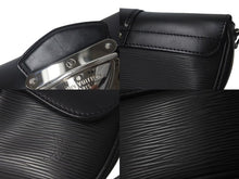 Load image into Gallery viewer, 極美品 LOUIS VUITTON ルイヴィトン ポシェット モンテーニュ ワンショルダーバッグ M59292 エピ レザー ブラック シルバー 中古 4c073183