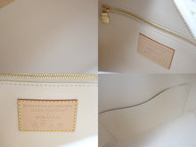 Load image into Gallery viewer, 新品未使用 LOUIS VUITTON × TM ルイヴィトン ポシェット コスメティック GM クラッチバッグ 村上隆 M13743 新作 現行 ホワイト マルチカラー PVC ヌメ革 ゴールド金具 中古 4c073192