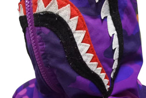 A BATHING APE アベイシングエイプ シャーク ダウンジャケット カモフラ 001HJC801 1005X パープル ホワイト レッド L 美品 中古 4c073274 