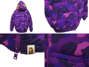 A BATHING APE アベイシングエイプ シャーク ダウンジャケット カモフラ 001HJC801 1005X パープル ホワイト レッド L 美品 中古 4c073274 