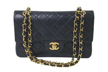 Load image into Gallery viewer, 極美品 CHANEL シャネル マトラッセ23 Wフラップ チェーン ショルダーバッグ ラムスキン1番台 ブラック ゴールド金具 中古 4c073342