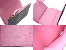 Load image into Gallery viewer, 新品同様 LOUIS VUITTON ルイヴィトン ポルトフォイユヴィクトリーヌ 三つ折り財布 モノグラム ヴィヴィエンヌ M82622 中古 4c073369