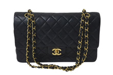 Load image into Gallery viewer, CHANEL シャネル マトラッセ25 Wフラップ Wチェーンショルダーバッグ 2番台 ラムスキン ブラック ゴールド 美品 中古 4c073381