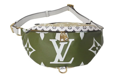 極美品 LOUIS VUITTON ルイヴィトン バムバッグ ウエストバッグ ボディバッグ M44611 ジャイアント モノグラム カーキ 中古 4c073385