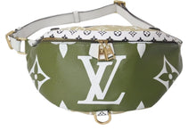 Load image into Gallery viewer, 極美品 LOUIS VUITTON ルイヴィトン バムバッグ ウエストバッグ ボディバッグ M44611 ジャイアント モノグラム カーキ 中古 4c073385