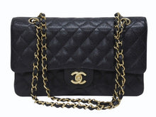 Load image into Gallery viewer, 極美品 CHANEL シャネル ショルダーバッグ マトラッセ25 キャビアスキン ダブルフラップ ブラック ゴールド金具 8番台 A01112 中古 4c073392