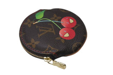 Load image into Gallery viewer, 極美品 LOUIS VUITTON ルイヴィトン ポルトモネ ロン コインケース M95043 モノグラム チェリー 村上隆 ゴールド金具 中古 4c073395