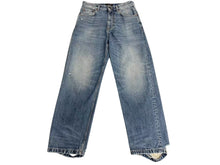 Load image into Gallery viewer, 極美品 BALENCIAGA バレンシアガ LOOSE FIT JEANS ルーズフィットジーンズ 736540 サイズXS インディゴブルー ダメージ加工 中古 4c073409