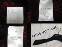 Load image into Gallery viewer, 新品同様 LOUIS VUITTON ルイヴィトン 24SS ダミエ ユーティリティ コート レッド RM241 HRK HQC90E ロゴ アウター ゴールド金具 サイズ60 中古 4c073414