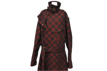 Load image into Gallery viewer, 新品同様 LOUIS VUITTON ルイヴィトン 24SS ダミエ ユーティリティ コート レッド RM241 HRK HQC90E ロゴ アウター ゴールド金具 サイズ60 中古 4c073414