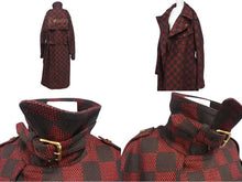 Load image into Gallery viewer, 新品同様 LOUIS VUITTON ルイヴィトン 24SS ダミエ ユーティリティ コート レッド RM241 HRK HQC90E ロゴ アウター ゴールド金具 サイズ60 中古 4c073414