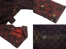 Load image into Gallery viewer, 新品同様 LOUIS VUITTON ルイヴィトン 24SS ダミエ ユーティリティ コート レッド RM241 HRK HQC90E ロゴ アウター ゴールド金具 サイズ60 中古 4c073414