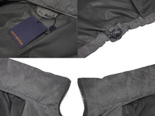 Load image into Gallery viewer, 新品同様 LOUIS VUITTON ルイヴィトン 19AW ウィズ フラッグ パッチ ウィンドブレーカー フルジップ ジャケット グレー RM192 PUO HHB99W サイズ52 中古 4c073416