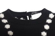 Load image into Gallery viewer, CHANEL シャネル ニット セーター ネックレス ヴィンテージ P05572V00254 イギリス製 カシミヤ ブラック サイズ38 美品 中古 4c073420