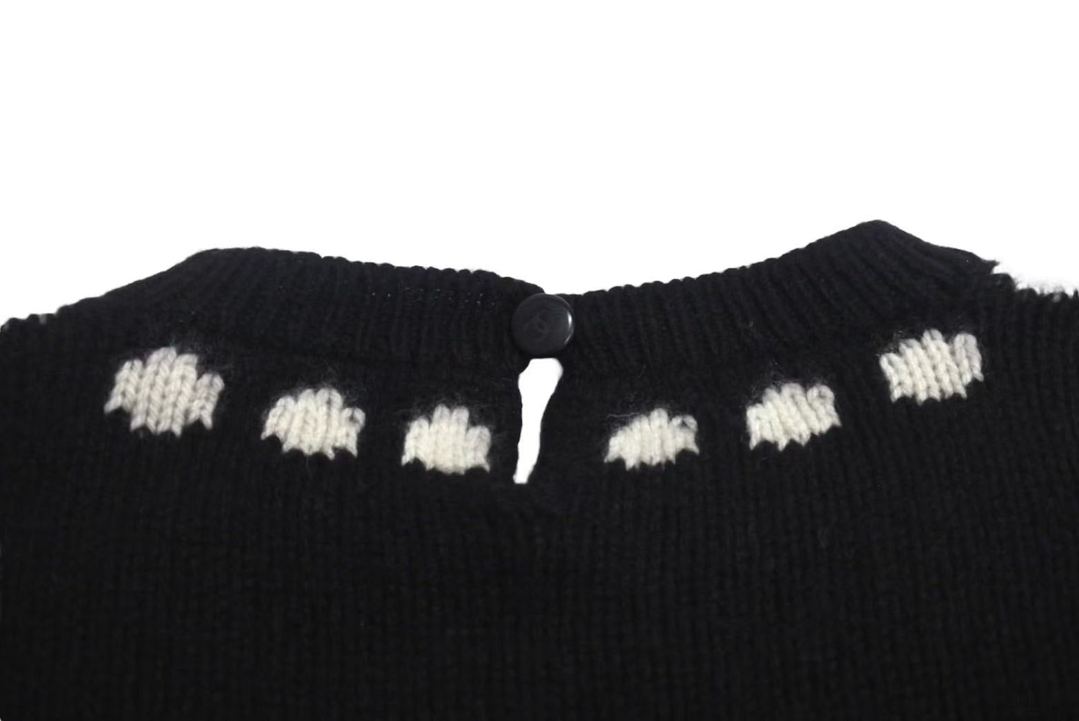 CHANEL - CHANEL シャネル ニット セーター ネックレス ヴィンテージ P05572V00254 イギリス製 カシミヤ ブラック サイズ38 美品 中古 4c073420 CHANEL シャネル ニット セーター ネックレス ヴィンテージ