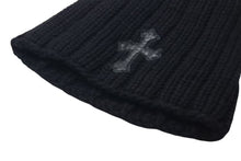 Load image into Gallery viewer, 極美品 CHROME HEARTS クロムハーツ クロスパッチ カシミヤ ニット帽 ビーニー ブラック 帽子 シルバー金具 OS 中古 4c073439