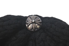 Load image into Gallery viewer, 極美品 CHROME HEARTS クロムハーツ クロスパッチ カシミヤ ニット帽 ビーニー ブラック 帽子 シルバー金具 OS 中古 4c073439