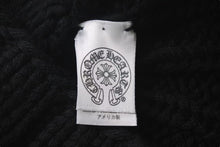 Load image into Gallery viewer, 極美品 CHROME HEARTS クロムハーツ クロスパッチ カシミヤ ニット帽 ビーニー ブラック 帽子 シルバー金具 OS 中古 4c073439