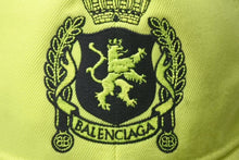 Load image into Gallery viewer, 極美品 BALENCIAGA バレンシアガ 24SS サッカー 刺繍 ロゴ キャップ イエロー ブラック 778787 コットン 帽子 小物 サイズS 中古 4c073448