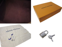 Load image into Gallery viewer, 極美品 LOUIS VUITTON ルイヴィトン キーポルバンドリエール55 ボストンバッグ M56714 モノグラムマカサー ブラック 中古 4c073457