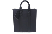 Load image into Gallery viewer, 極美品 LOUIS VUITTON ルイヴィトン ショルダーバッグ トリヨン サックプラ クロス M21884 ブラック 中古 4c073477